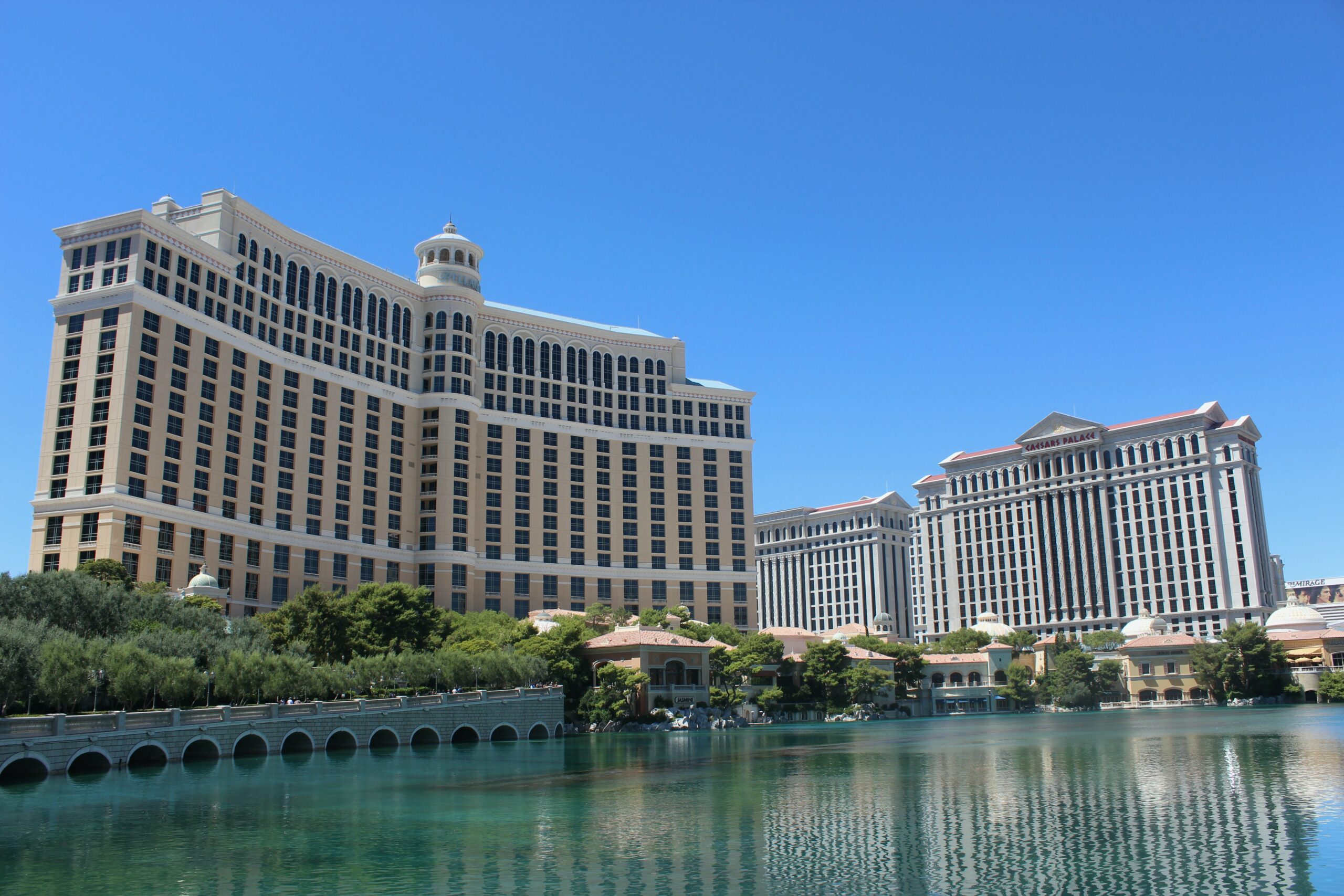 Sommer in Sin City: Die Hitze ist da, aber die Poolpartys und Outdoor-Events sind noch heißer! Foto von Aman auf Unsplash