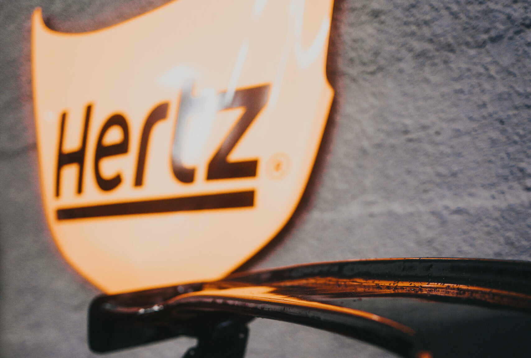 Es gibt zahlreiche Autovermietungen, die auch Buchungen aus Deutschland annehmen, so dass man das Auto in Vegas direkt nach der Ankunft in Empfang nehmen kann (Foto: Matheus Bertelli/Pexels).